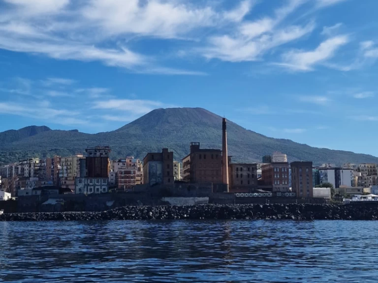 Gozzo gozzo torrese da affittare a  Porto di Torre del Greco