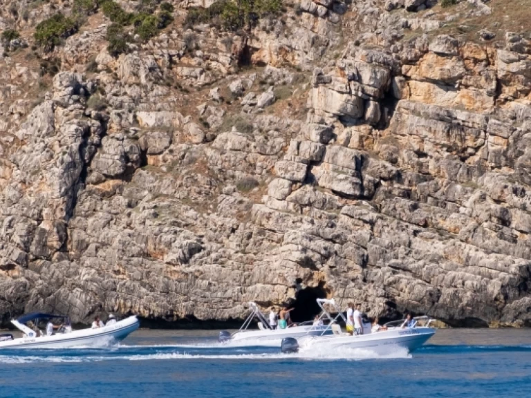 Noleggio Barca a motore Gozzo con patente nautica