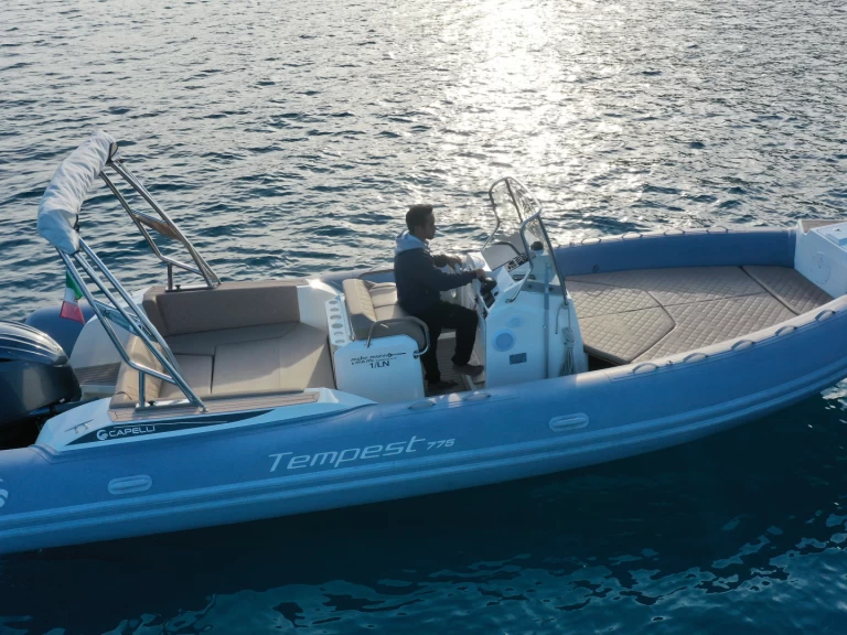 Noleggio Gommone Capelli con patente nautica