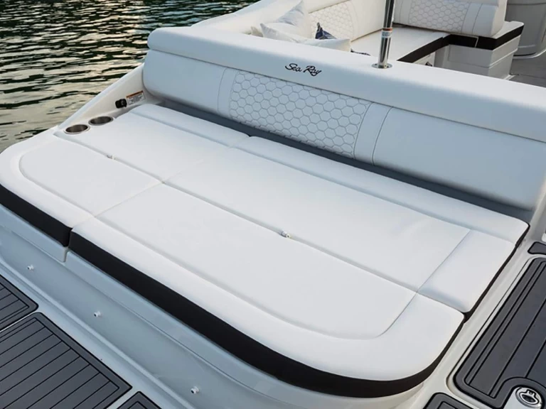 Noleggio Barca a motore Sea Ray con patente nautica