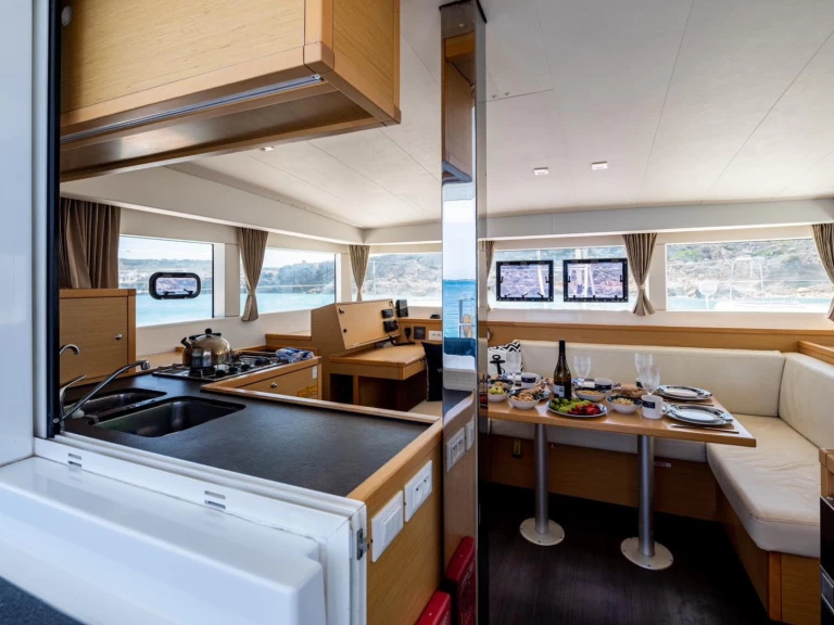 Noleggio Catamarano Lagoon con patente nautica