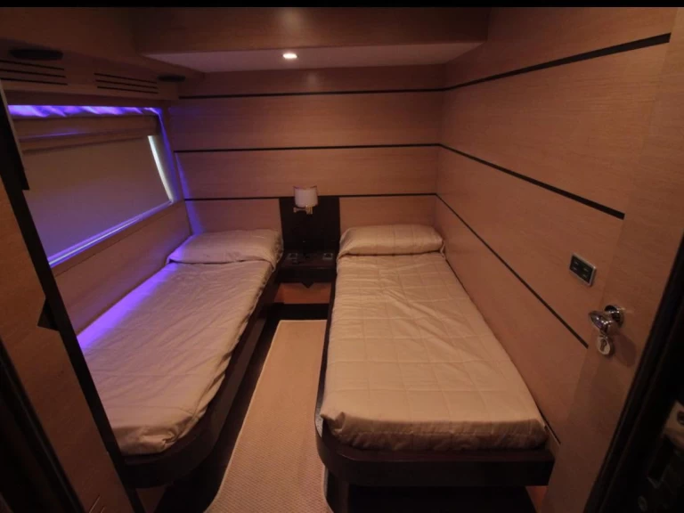 Noleggio barche Leopard Leopard 23 a Gardens Yacht Marina su Samboat