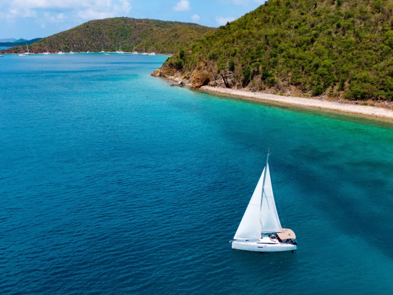 Noleggio Barca a vela Jeanneau con patente nautica