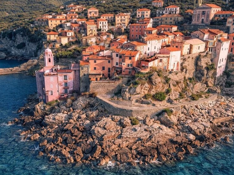 Noleggio barche Boston Whaler Boston Whaler 220 Dauntless a La Spezia su Samboat