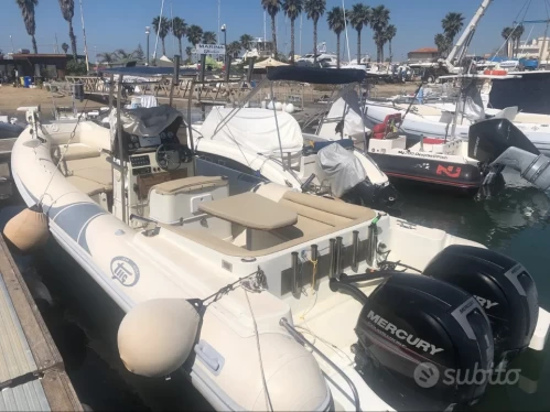 Noleggio Gommone TECNO con patente nautica