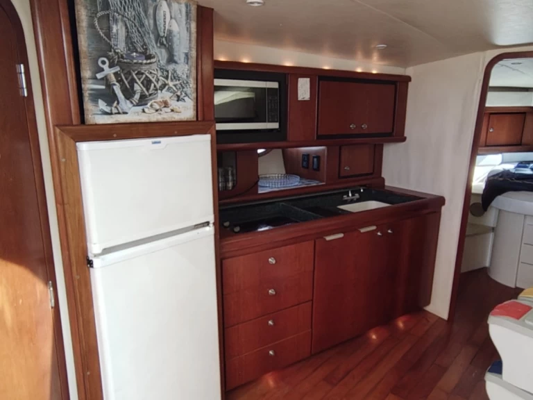 Trojan Carver 440 da affittare a  Terracina