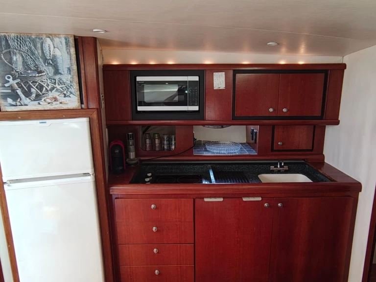 Noleggiare una Trojan Carver 440 a Terracina