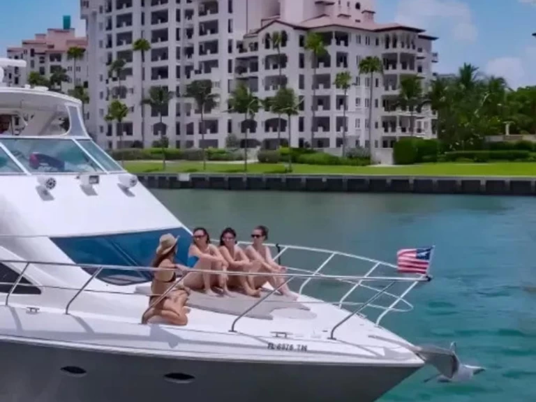 Noleggio Yacht di lusso Cruisers con patente nautica