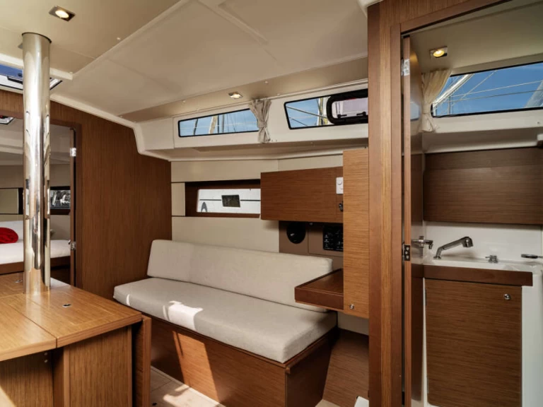 Noleggiare una Bénéteau Oceanis 38 a Olbia