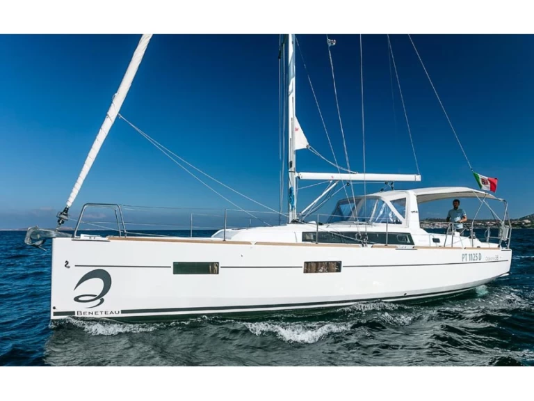 Noleggio barche Bénéteau Oceanis 38 a Olbia su Samboat