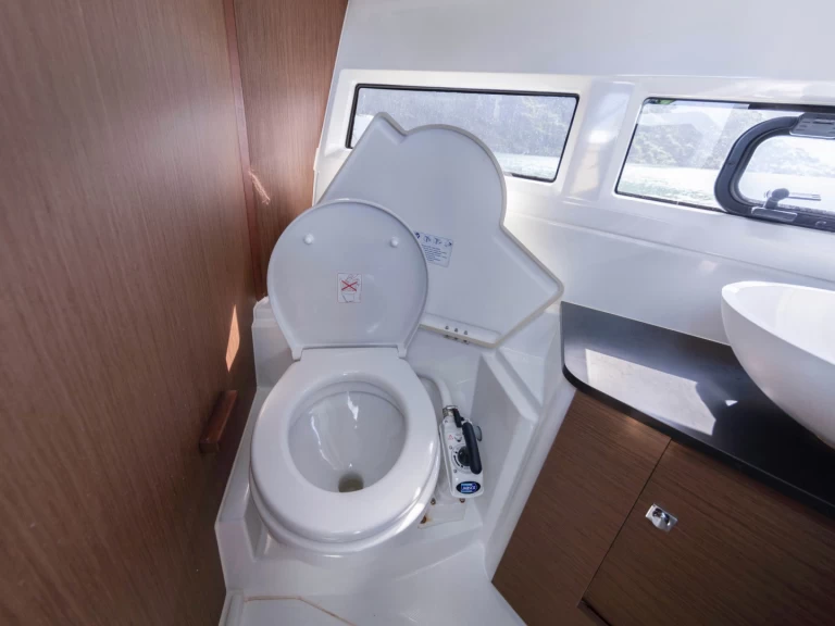 Barca a motore a noleggio a Phường Hiệp Bình Chánh al miglior prezzo