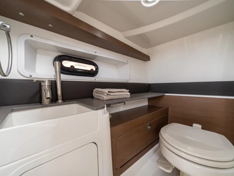 Barca a motore a noleggio a Mahon Port al miglior prezzo