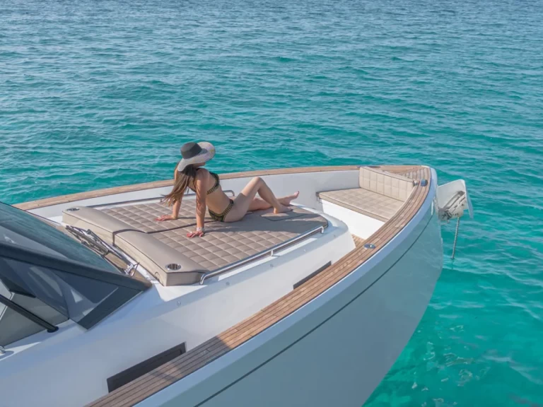 Noleggio Yacht di lusso Pardo Yachts con patente nautica