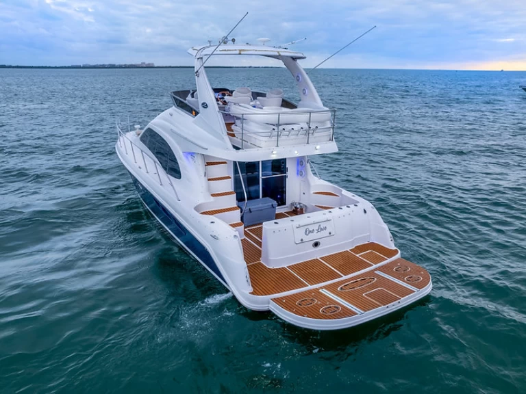 Noleggio Yacht di lusso Sea Ray con patente nautica