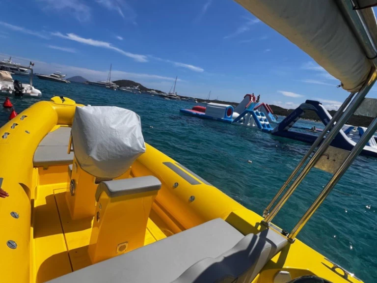 Noleggiare una DOMAR Domar f6 a Arzachena