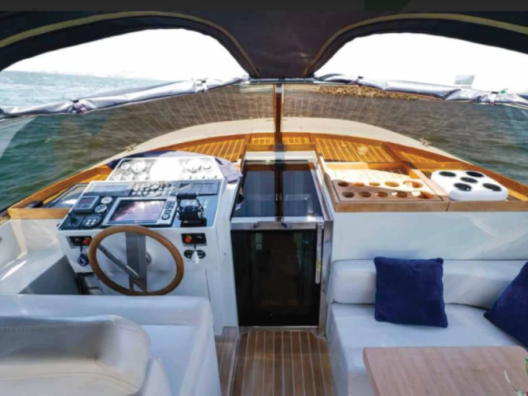 Noleggio Barca a motore XL MARINE 51 con patente nautica