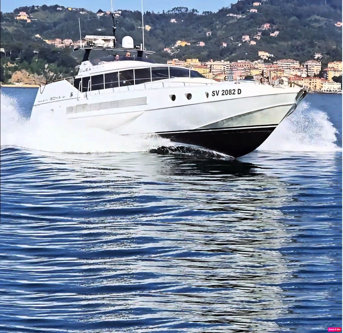 Noleggiare una Baglietto Ischia 80 a La Spezia
