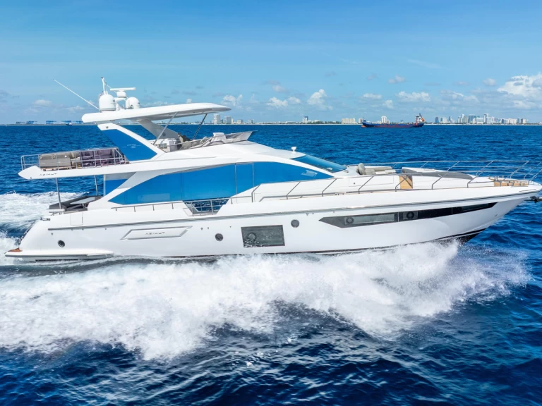 Noleggiare una Azimut 72 Flybridge a Miami