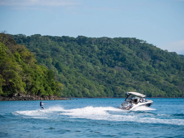 Noleggiare una Jet Boat Jet Boat 24 FT  a Coco Bay