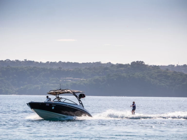 Noleggio barche Coco Bay economico Jet Boat 24 FT 