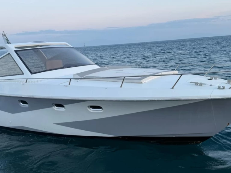Noleggio a Salerno – Ferretti Altura 39 su SamBoat