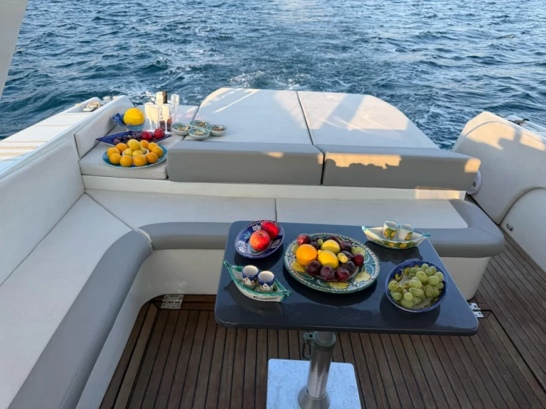 Noleggio Barca a motore a Salerno – Ferretti Altura 39