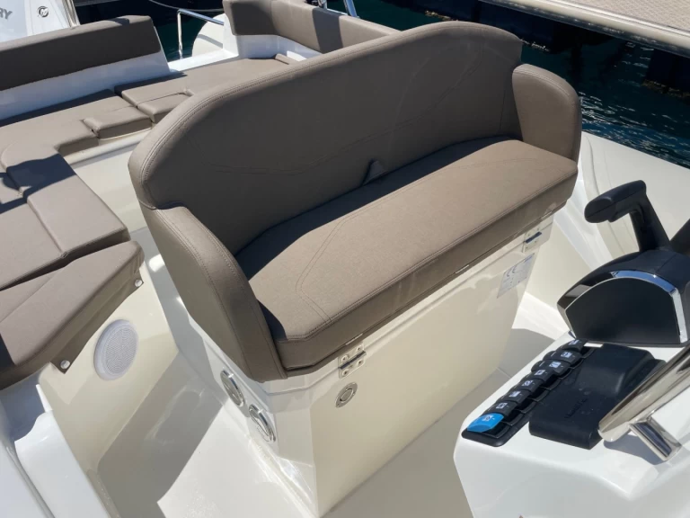 Noleggio Gommone Joker Boat con patente nautica