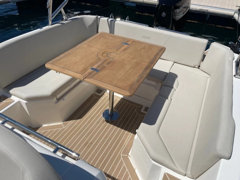 Noleggio Gommone Joker Boat con patente nautica