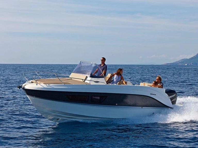 Quicksilver QUICKSILVER ACTIV 805 SUNDECK da affittare a  Cavalaire-sur-Mer