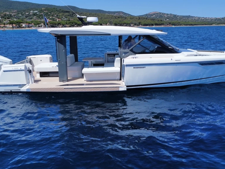 Noleggiare una Saxdor 400 GTO a Cavalaire-sur-Mer