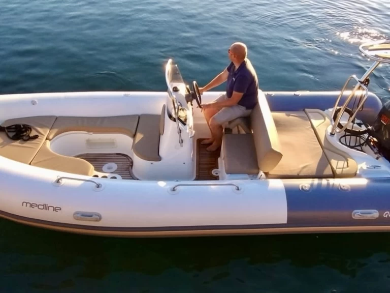 Noleggio Gommone a Combrit – Zodiac Medline 650