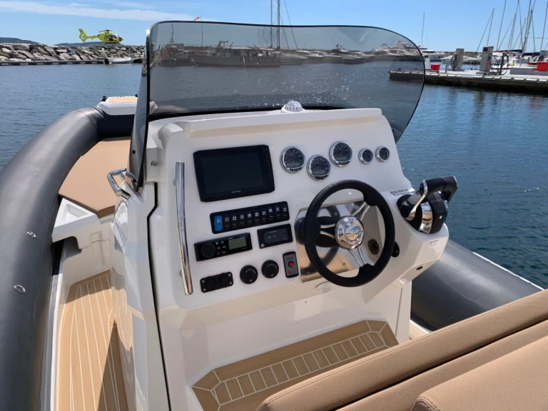 Noleggio barche Cavalaire-sur-Mer economico Clubman 30