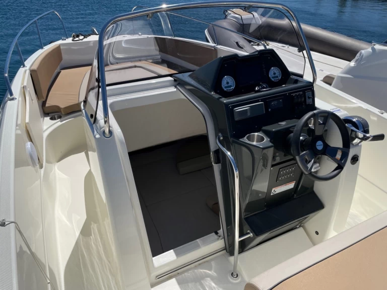 Noleggio Barca a motore Quicksilver con patente nautica