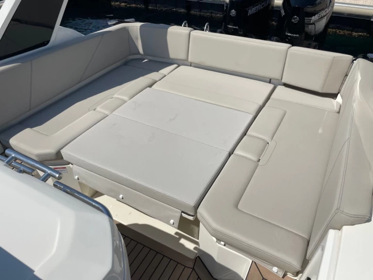 Noleggio Gommone Joker Boat con patente nautica