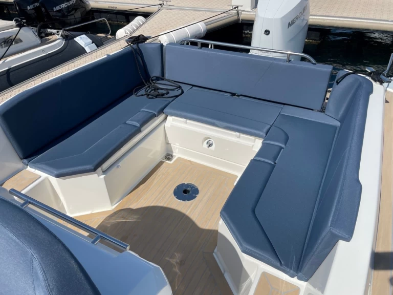 Noleggio Gommone Joker Boat con patente nautica