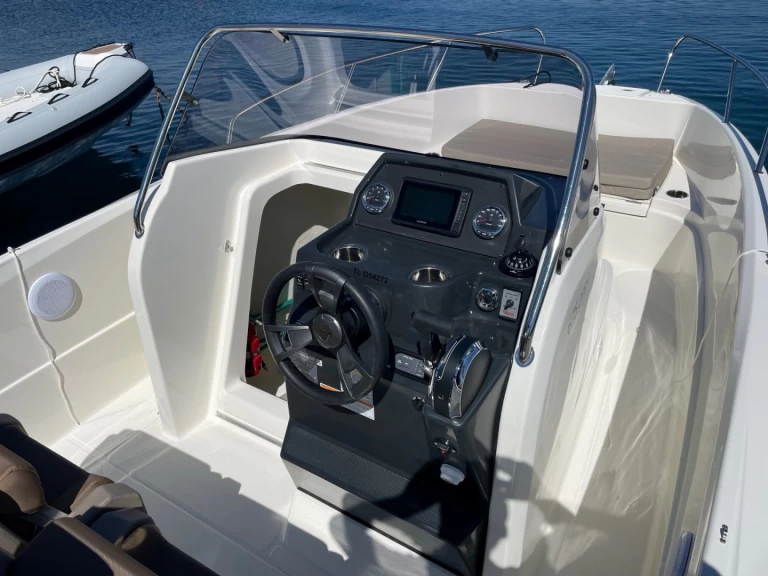 Noleggio Barca a motore a Cavalaire-sur-Mer – Quicksilver Quicksilver 675 Activ Open