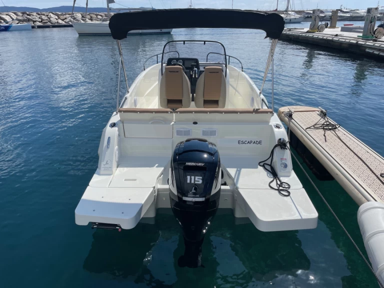 Noleggiare una Quicksilver Quicksilver 605 Activ Open a Cavalaire-sur-Mer