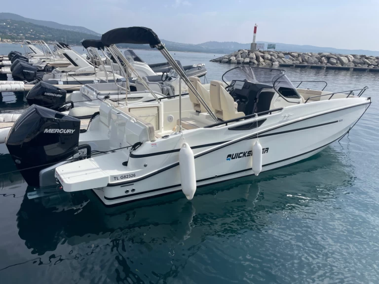 Noleggio barche Cavalaire-sur-Mer economico QUICKSILVER 805