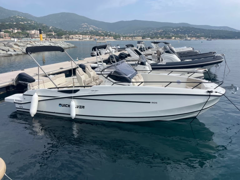 Noleggio Barca a motore a Cavalaire-sur-Mer – Quicksilver QUICKSILVER 805