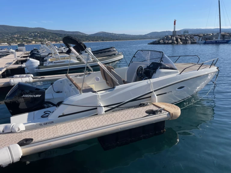Noleggio Barca a motore a Cavalaire-sur-Mer – Quicksilver Activ 675 Sundeck
