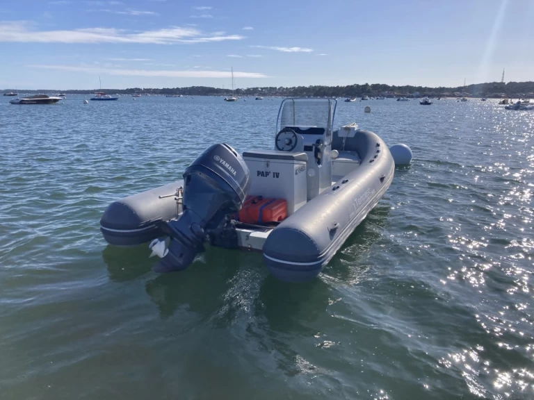 Noleggiare una Capelli Tempest 560 Work a Grand Piquey