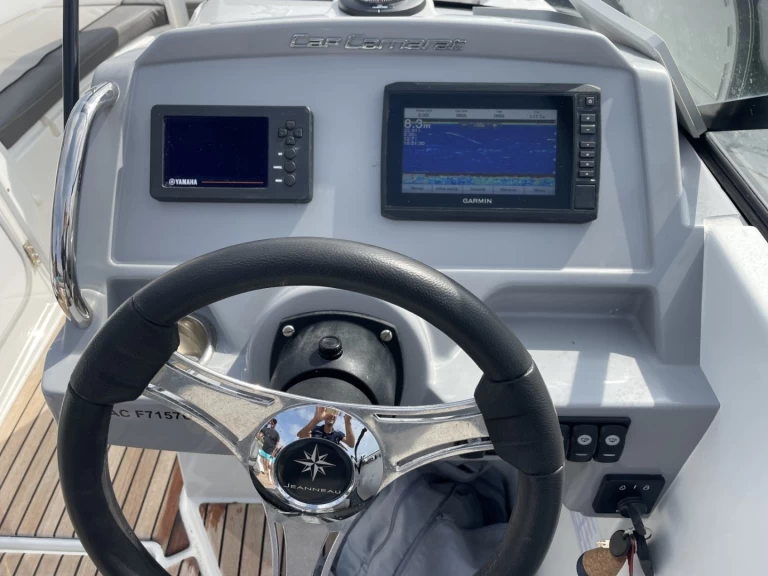 Noleggio barche Jeanneau Cap Camarat 6.5 BR Serie 2 a Grand Piquey su Samboat