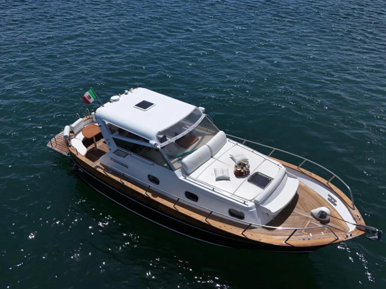 Noleggio Barca a motore a Sorrento – Apreamare Apreamare 11