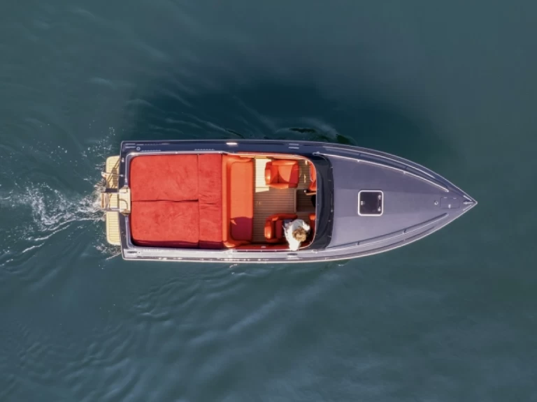 Noleggio Barca a motore PRIMATIST By Bruno Abbate con patente nautica