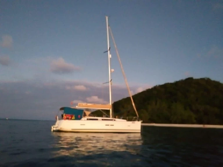 Barca a vela a noleggio a Tivat al miglior prezzo