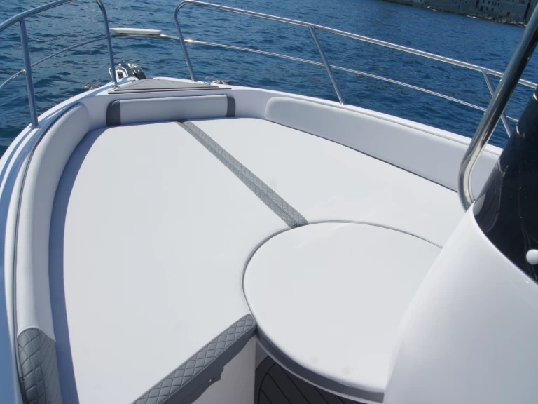 Noleggiare una Bluline Bluline 21 Ft Open a Rovigno