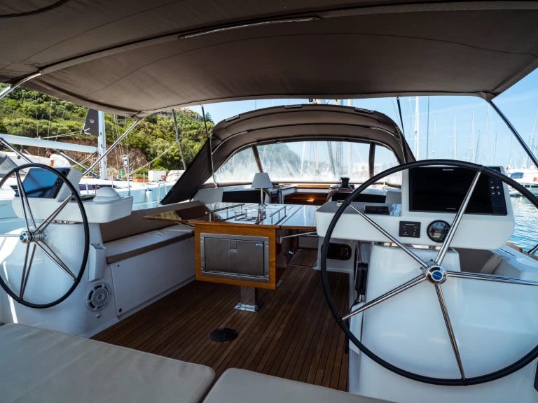 Noleggiare una Dufour Dufour 520 Grand Large a Olbia