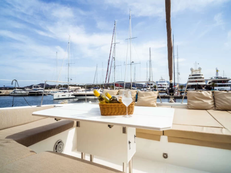 Catamarano a noleggio a Olbia al miglior prezzo