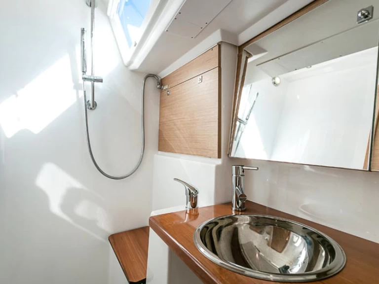 Noleggio Barca a vela con o senza skipper Dufour a Olbia