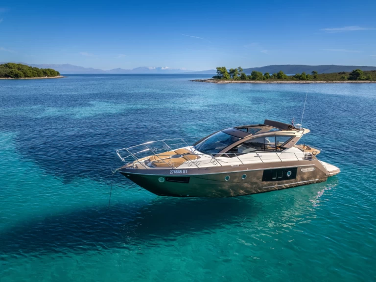 Noleggio barche Spalato economico M 44 Hard Top